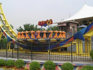 How to choose the site for new outdoor amusement equipment?