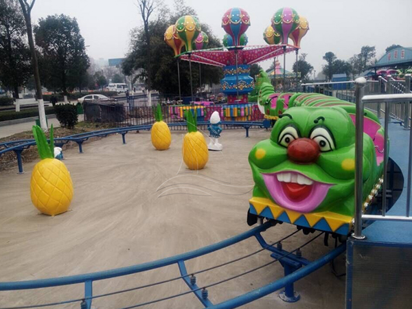 Wacky Worm Roller Coaster | Amusement park equipment supplier - DINIS